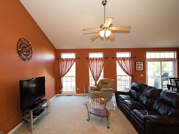 3rd image of 901 Rustic Ct