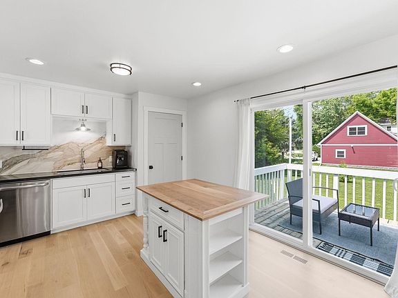 5th image of 429 8th St SE