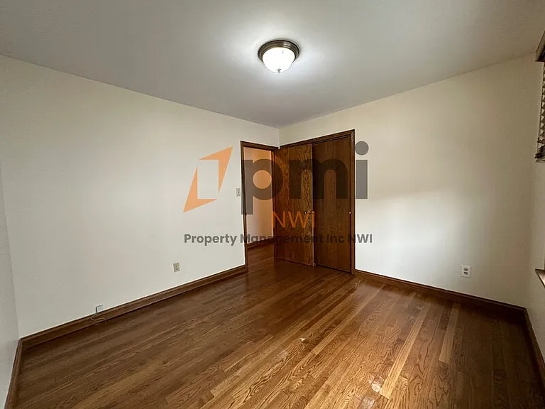 408 E Clark St — Photo 11