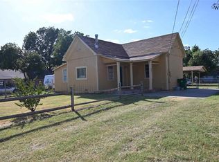 801 Avenue C, Burkburnett, TX 76354