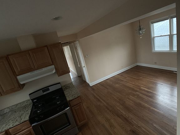 4th image of 2542 N Newcastle Ave APT 3