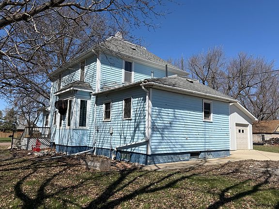 2nd image of 107 3rd Ave