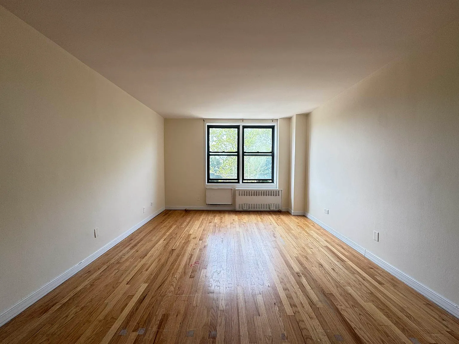 69-01 35th Avenue — Photo 2