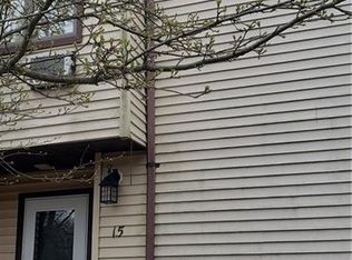 15 Lakeview Ct, Rock Hill, NY 12775
