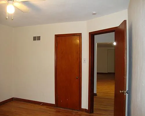 3918 Jamieson Ave #1F — Photo 6