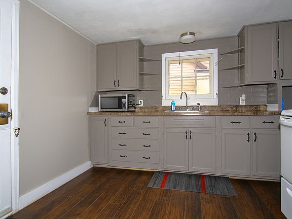 3rd image of 128 E Jefferson St #B