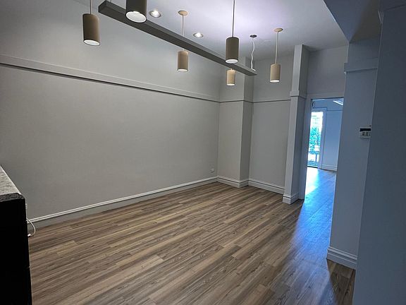 3rd image of 642 N Dearborn St Unit 3