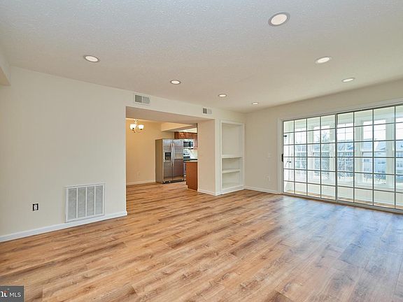 4th image of 129 Fort Evans Rd SE APT C