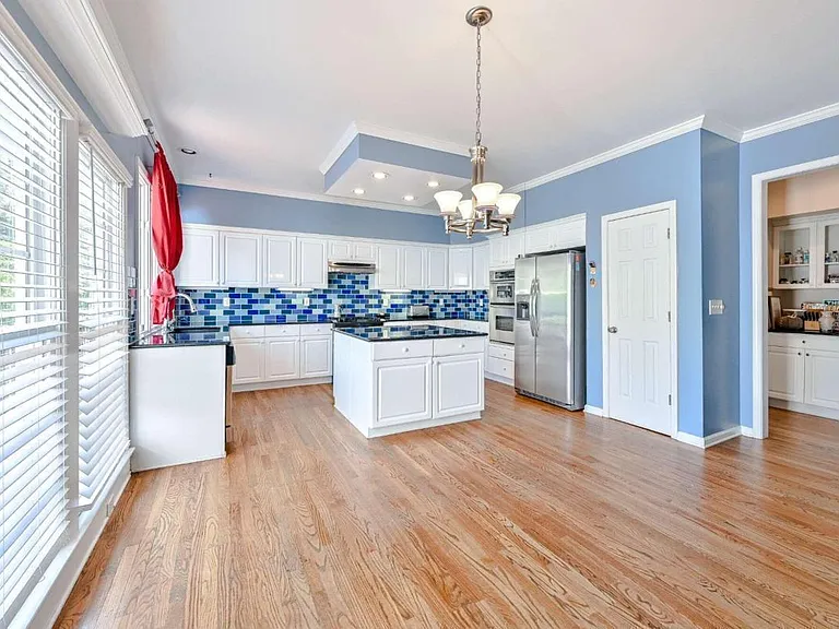 345 Eastcote Dr — Photo 11