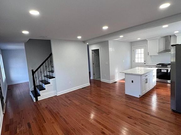 2nd image of 15 William St