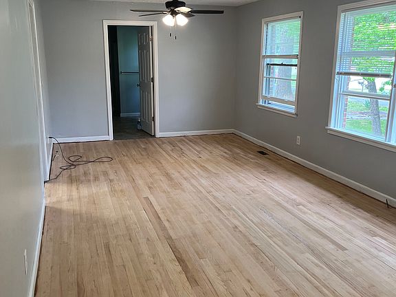 4th image of 1403 Bel Aire Dr