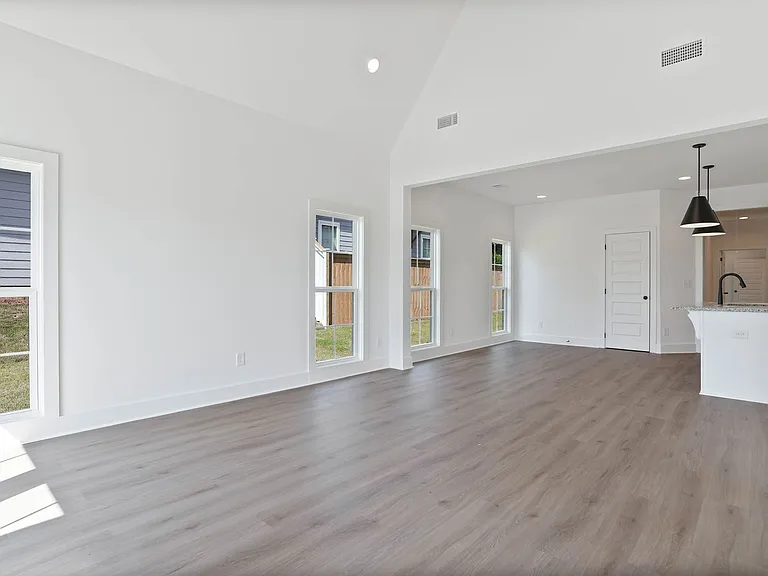 3232 Bradley Ln — Photo 5