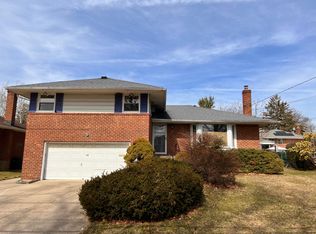 10 Amber Ct, Westbury, NY 11590