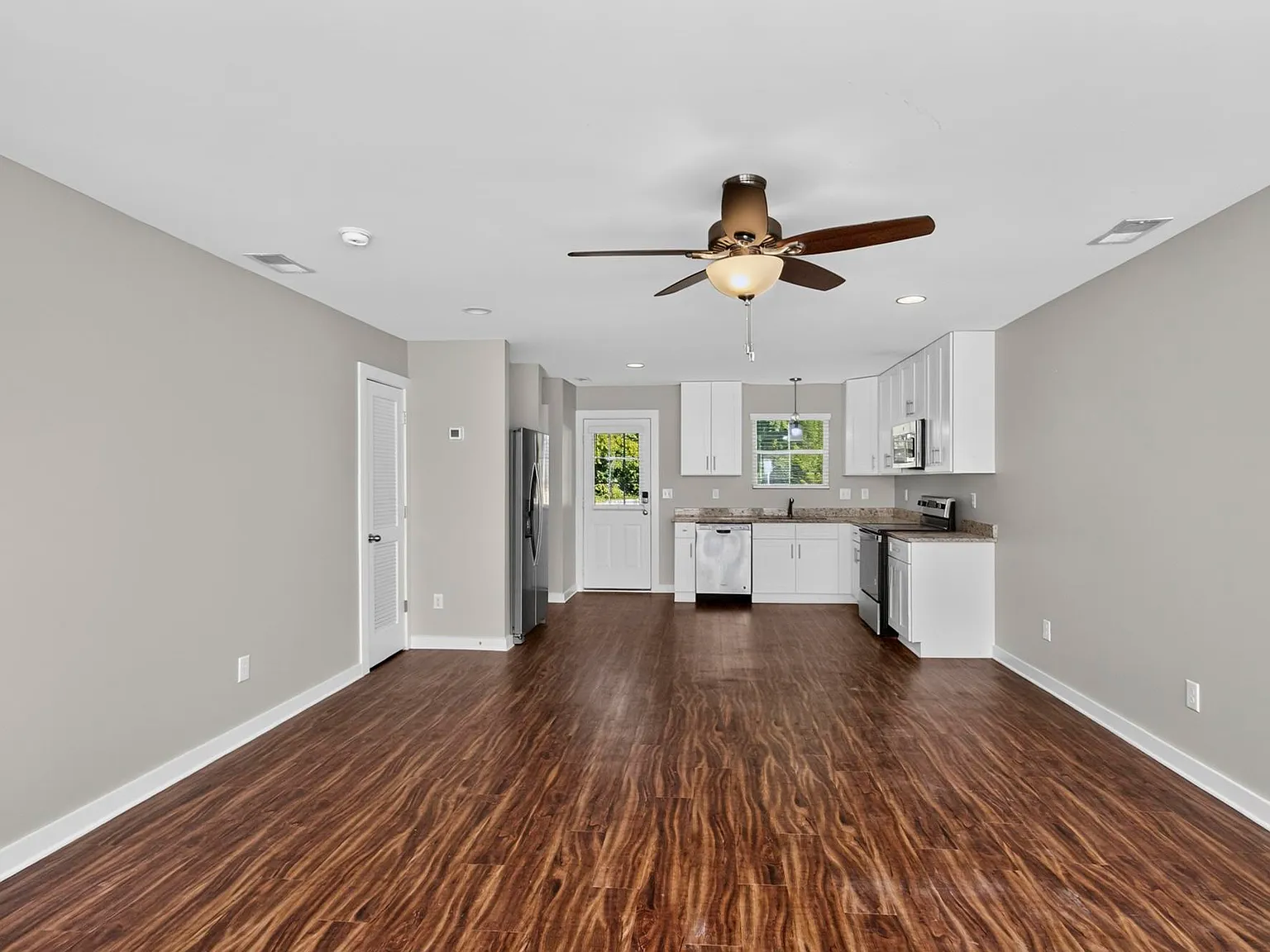 2 bed, 2.5 bath, 1260 sqft, $1,650 — Photo 4