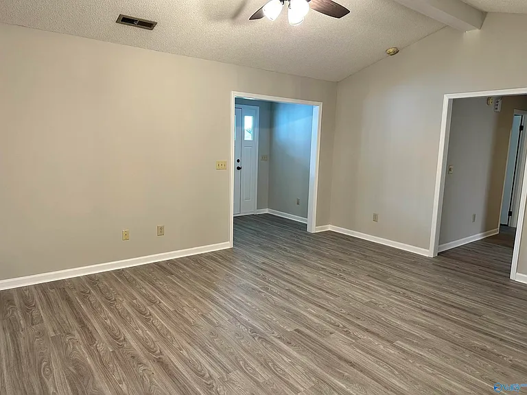 108 Brass Oak Dr — Photo 2