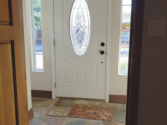 Lockable foyer entrance for additonal security.