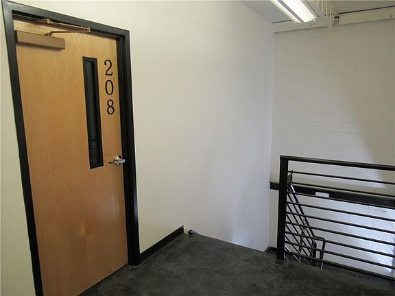 3rd image of 620 N College Ave Ste 208