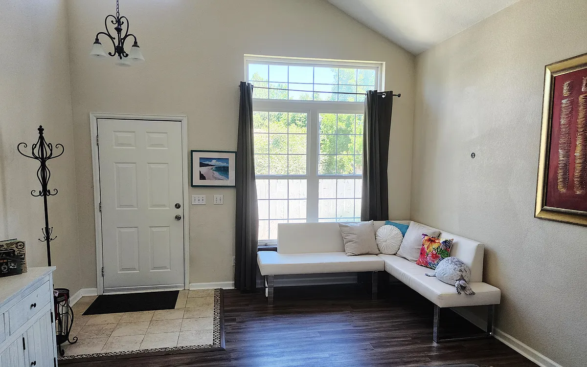 Building Photo - 1335 Marigold Ct