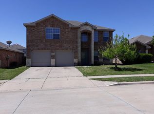 8521 Star Thistle Dr, Fort Worth, TX 76179