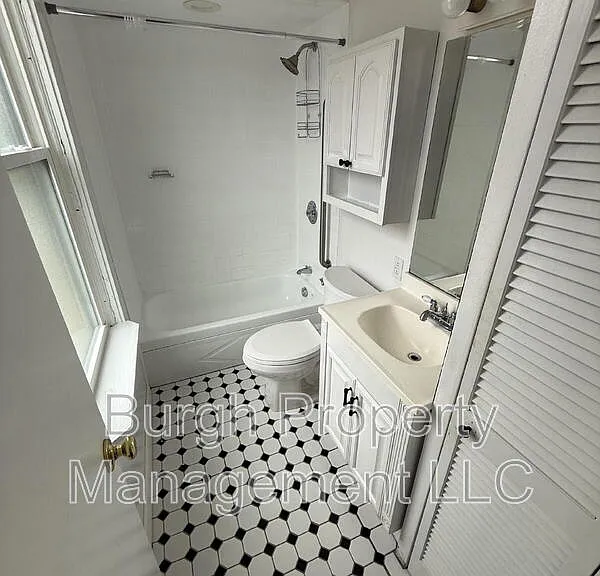 2206 Woodstock Ave #1 — Photo 5