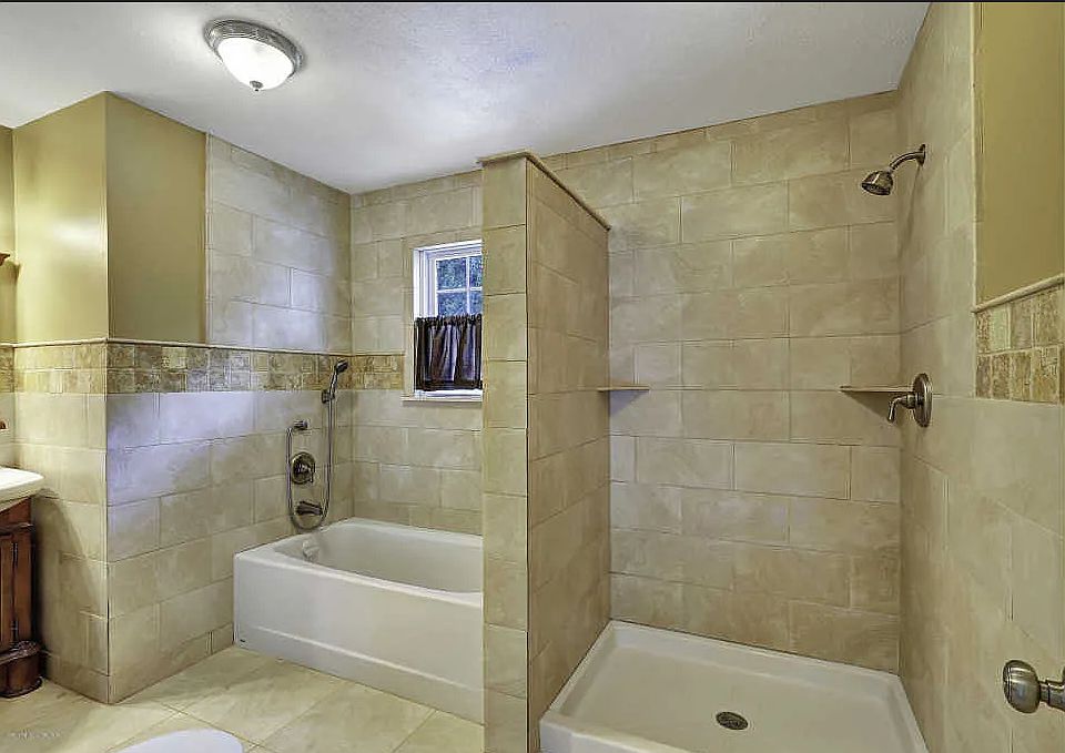 2nd image of 546 Leawood Ave