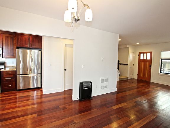 5th image of 3040 21st Ave W #B