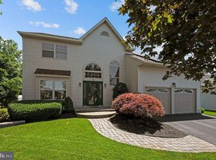35 Brook Dr, Burlington, NJ 08016