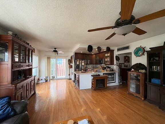 5th image of 2835 NE 28TH Avenue #1
