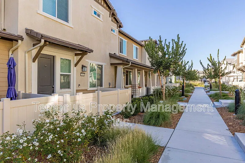3 bed, 2.0 bath, 1514 sqft, $3,200 — Photo 1
