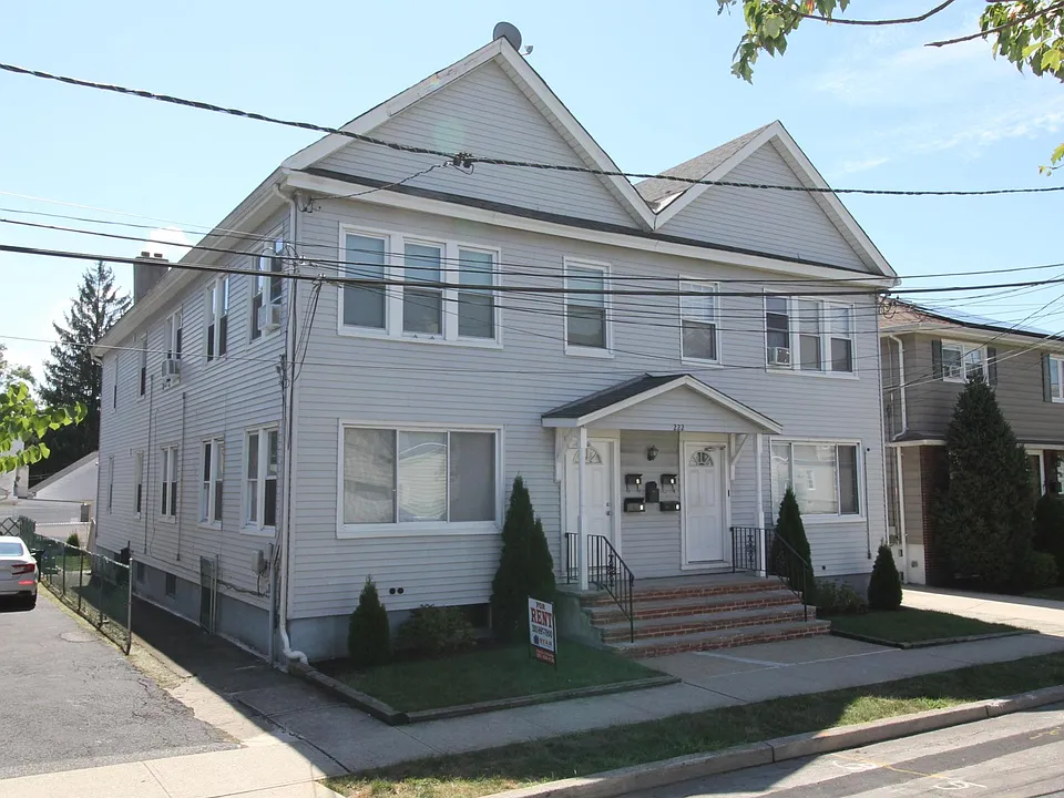 222 Irving Pl #4