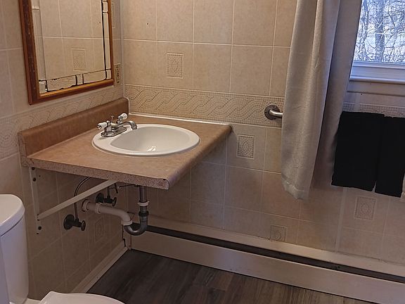 4th image of 803 Western Ave #116
