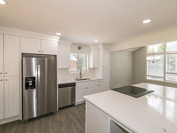 5th image of 3941 Kensington Dr