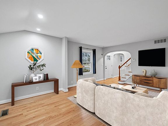 4th image of 440 W Sharon Rd