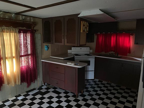 5th image of 122 E 5th St