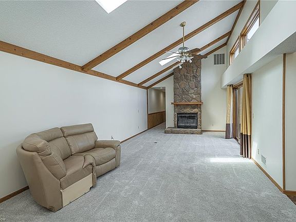 5th image of 46 Pinewood Dr