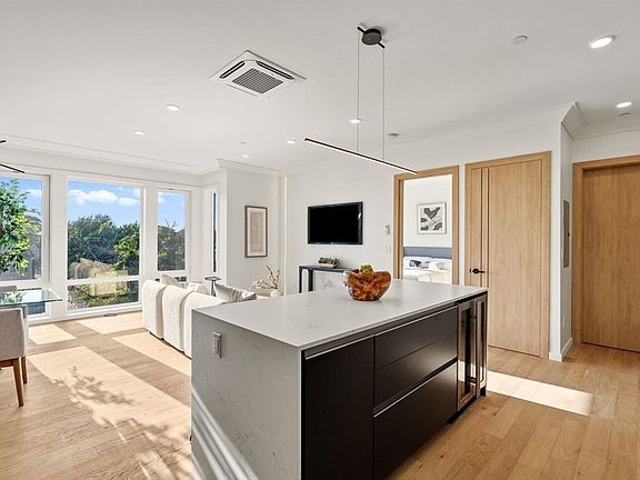 5th image of 388 Washington St #401