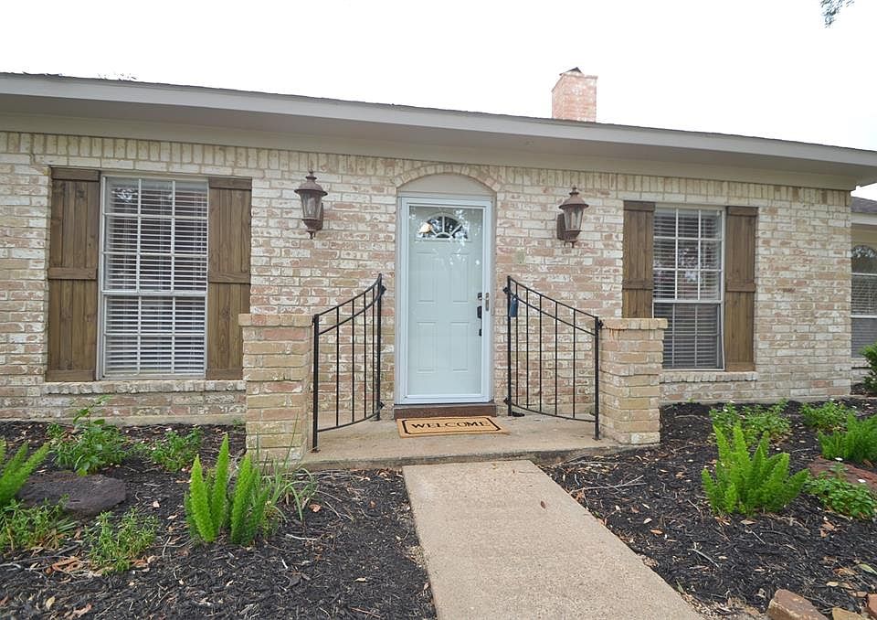 1st image of 3211 Meadowcreek Dr