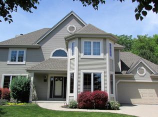 6799 S Crane Dr, Oak Creek, WI 53154