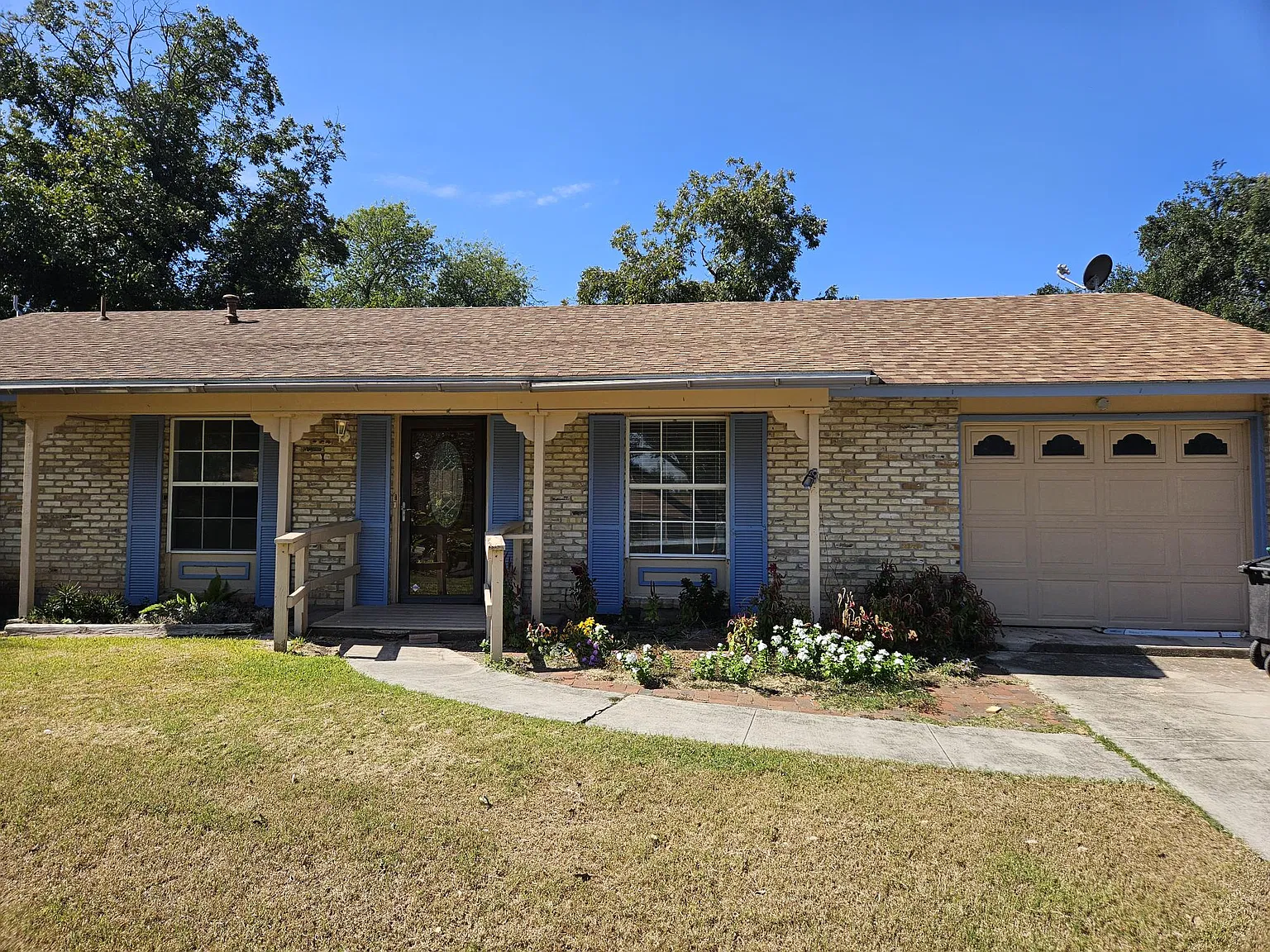 4 bed, 1432 sqft, $1,700 — Photo 1