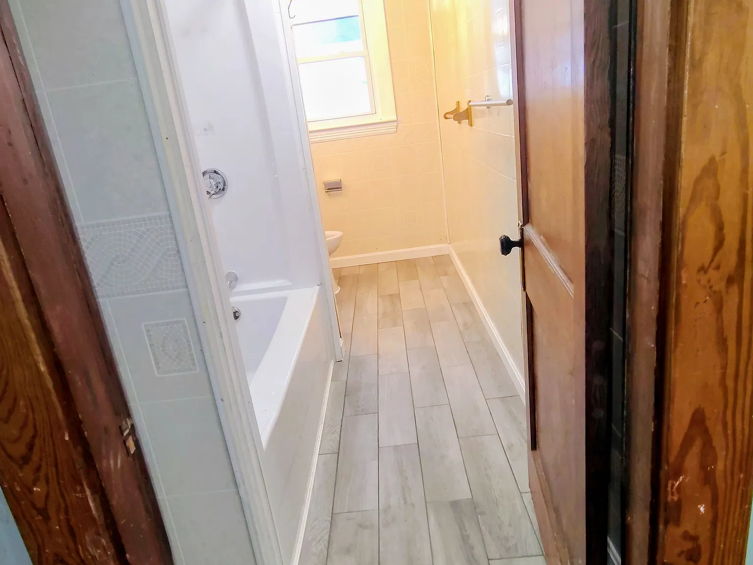 92 Weetamoe St — Photo 4