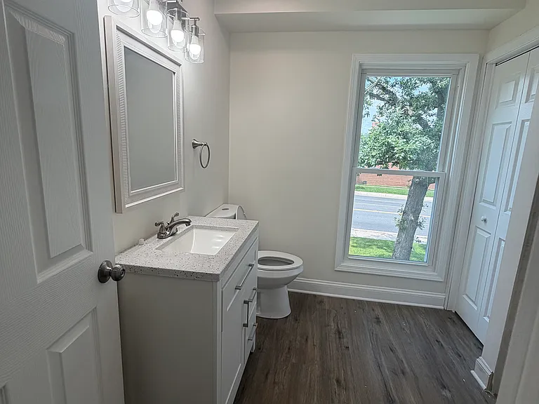 260 W Lincoln Hwy — Photo 3