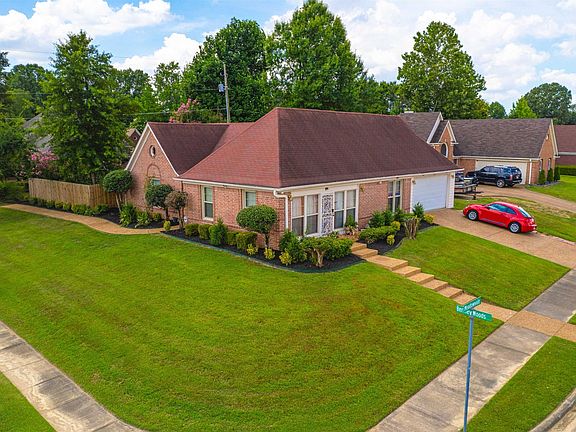 3rd image of 4419 Berkley Woods Dr