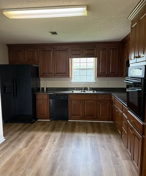 141 Millbrook Dr — Photo 7