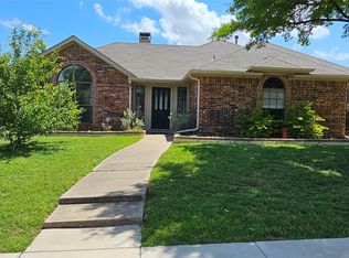 2016 Vista Crest Dr, Carrollton, TX 75007