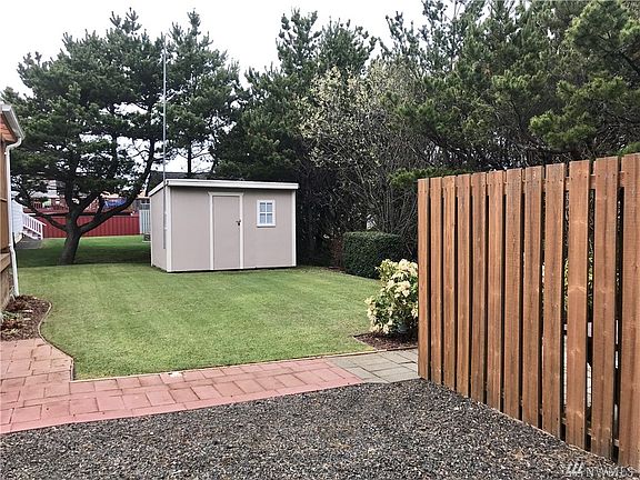 3rd image of 724 Marine Dr