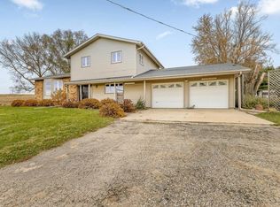 2110 E Angle Rd, Dakota, IL 61018