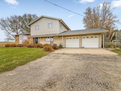 2110 E Angle Rd, Dakota, IL, 61018