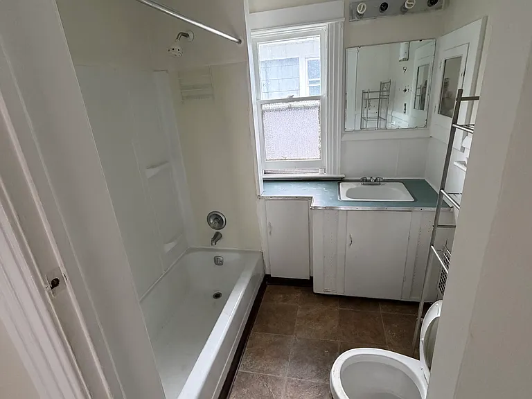 609 Grand Ave #2 — Photo 6