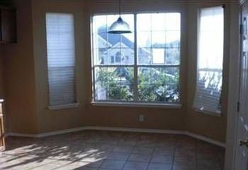 5th image of 910 San Fernando St