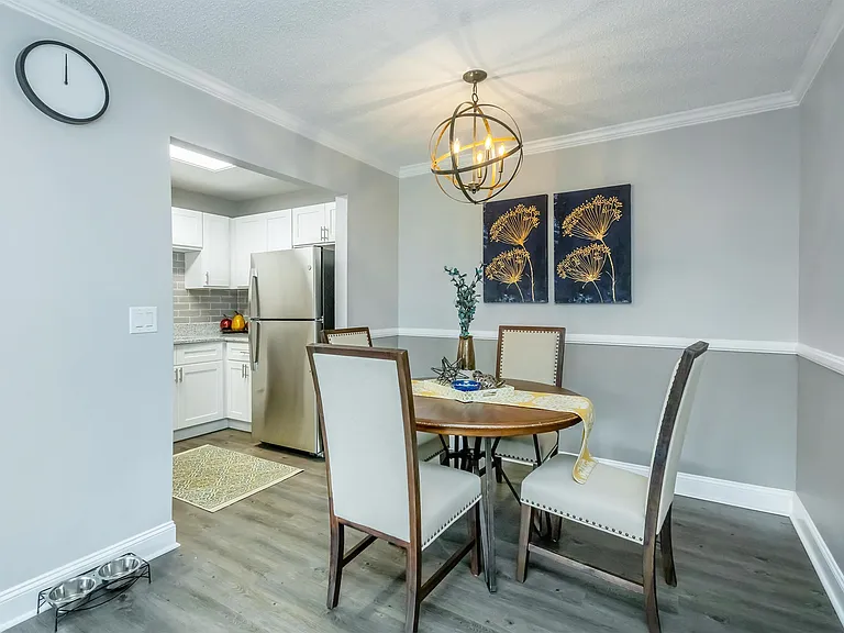 Brighton Valley Apts — Photo 7